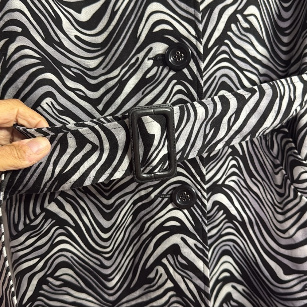Stylish Julie Mitchell Zebra Print Women's Coat size XL petite - Picture 4 of 12